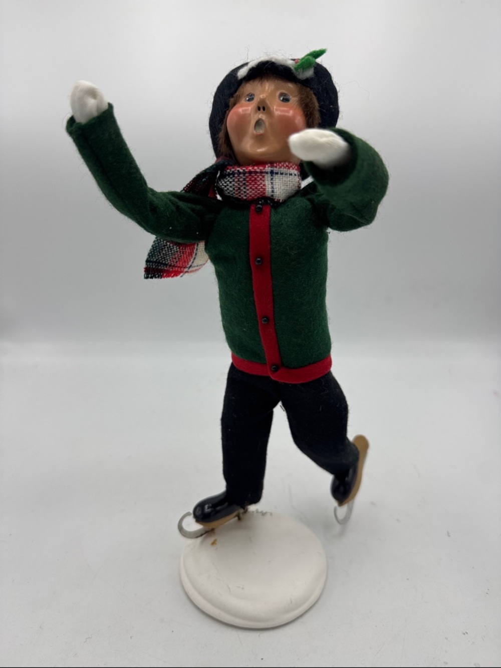 Byers choice Victorian Caroler Ice Skater
